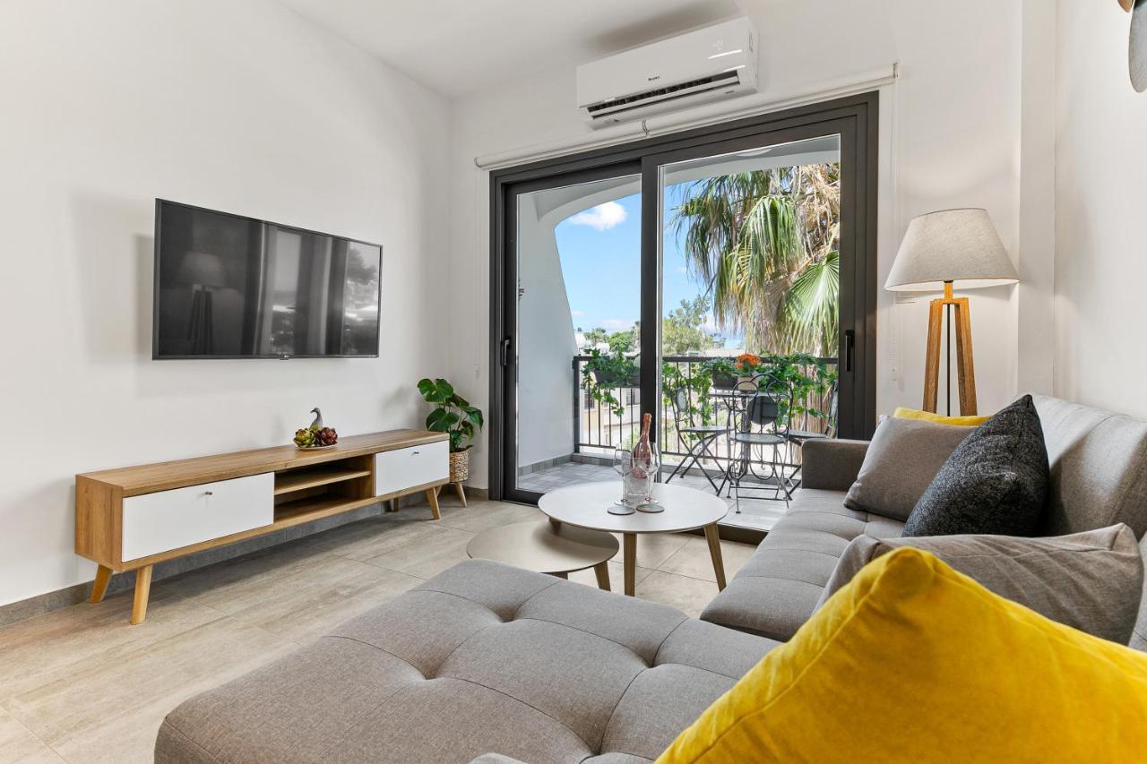 Dreamy 2 Bed Apartment By The Sea Paphos Exterior foto